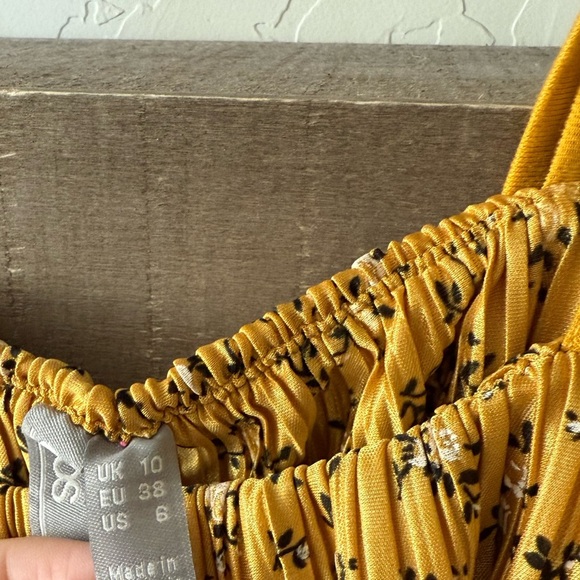 ASOS|Mustard Yellow Ditsy Floral Spaghetti Strap flowy romper•••NWT Size 6 - Picture 7 of 12